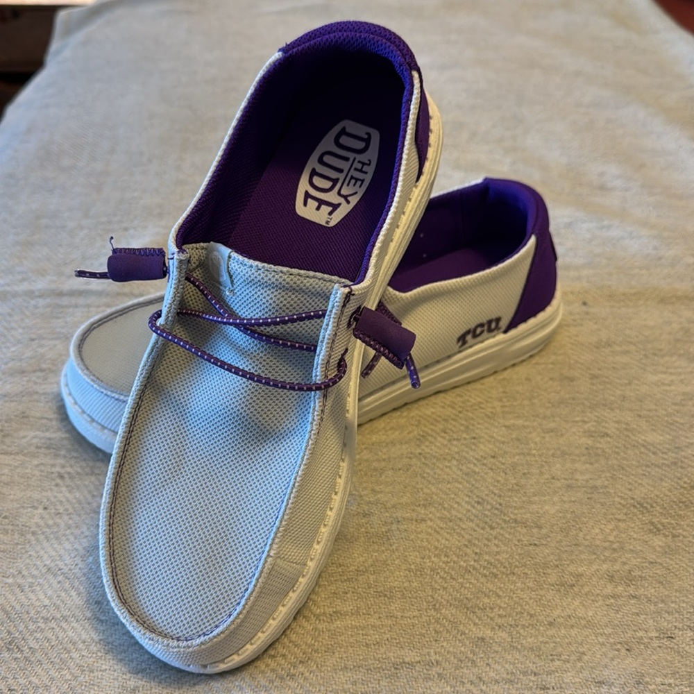 TCU Hey Dude - NEW - never worn - white & purple - 7.5/w9 - Picture 3 of 7